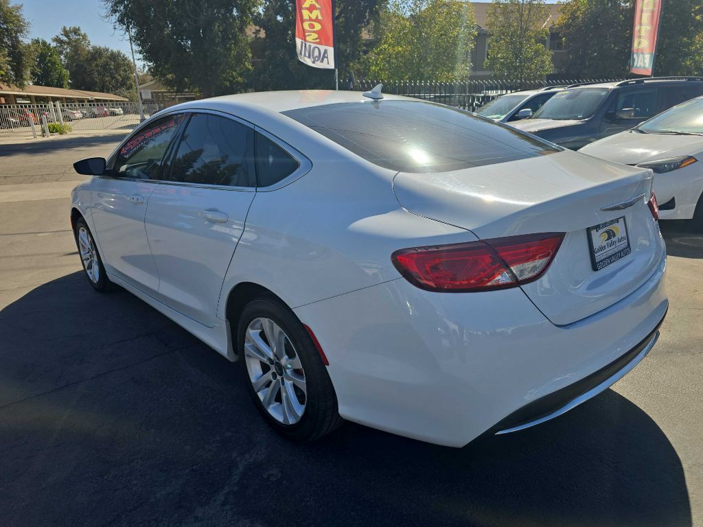 2016 Chrysler 200 Image 6