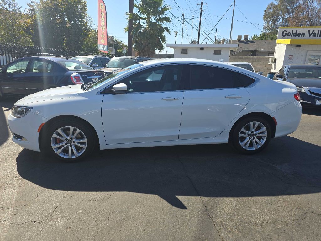 2016 Chrysler 200 Image 8