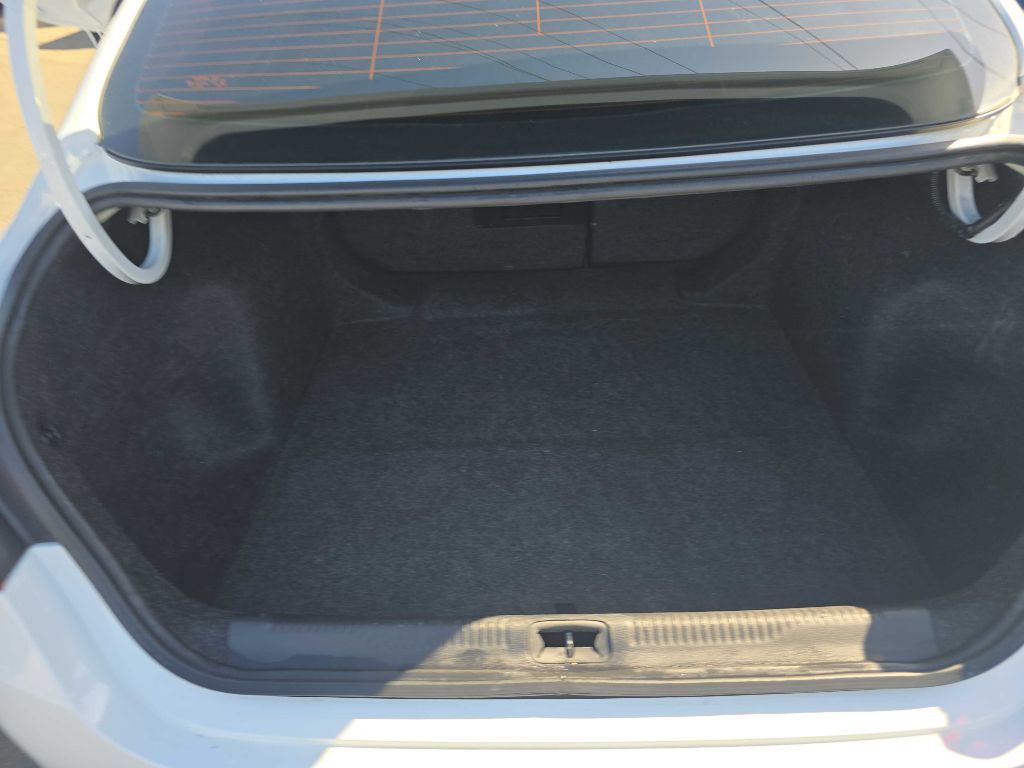 2016 Chrysler 200 Image 18