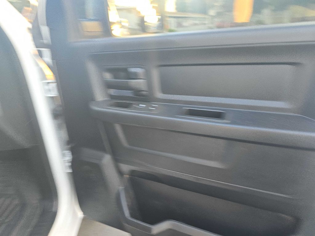 2015 RAM 1500 Image 16