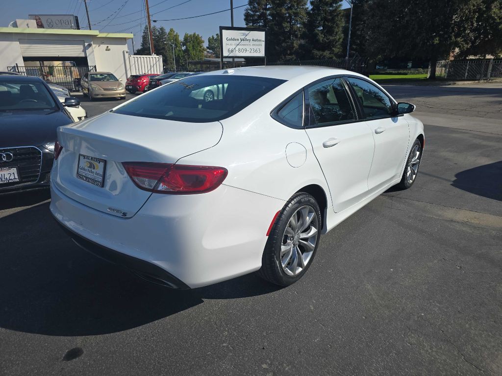 2015 Chrysler 200 Image 4