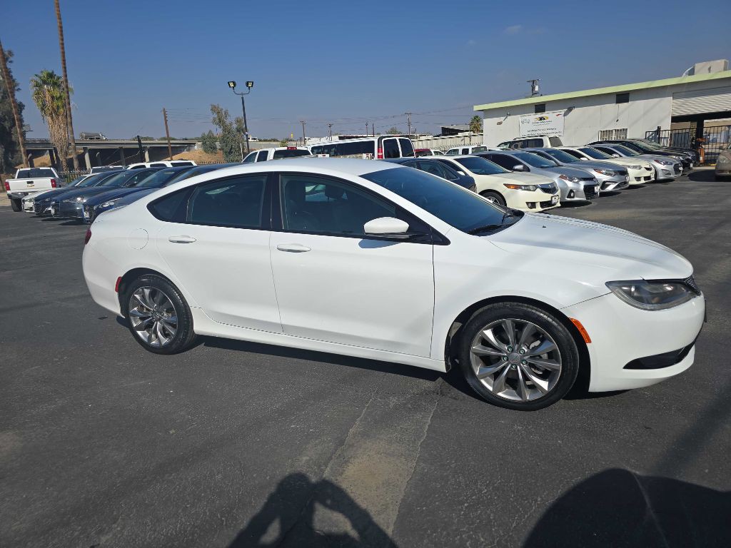 2015 Chrysler 200 Image 5