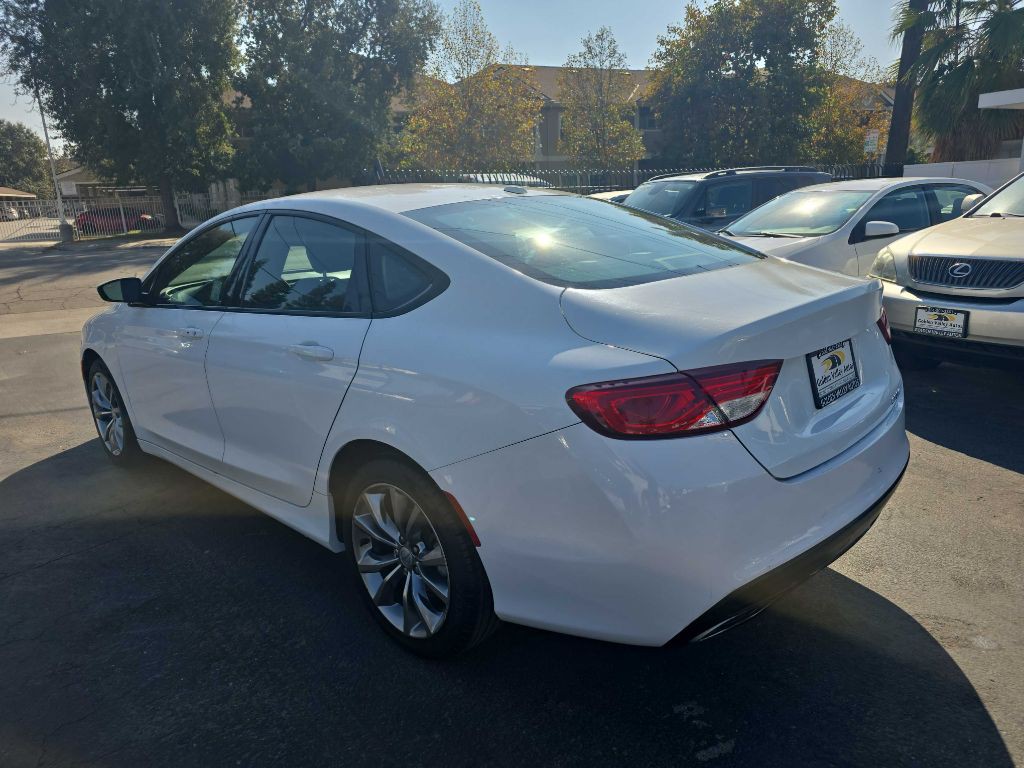 2015 Chrysler 200 Image 8