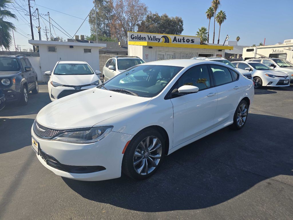 2015 Chrysler 200 Image 9
