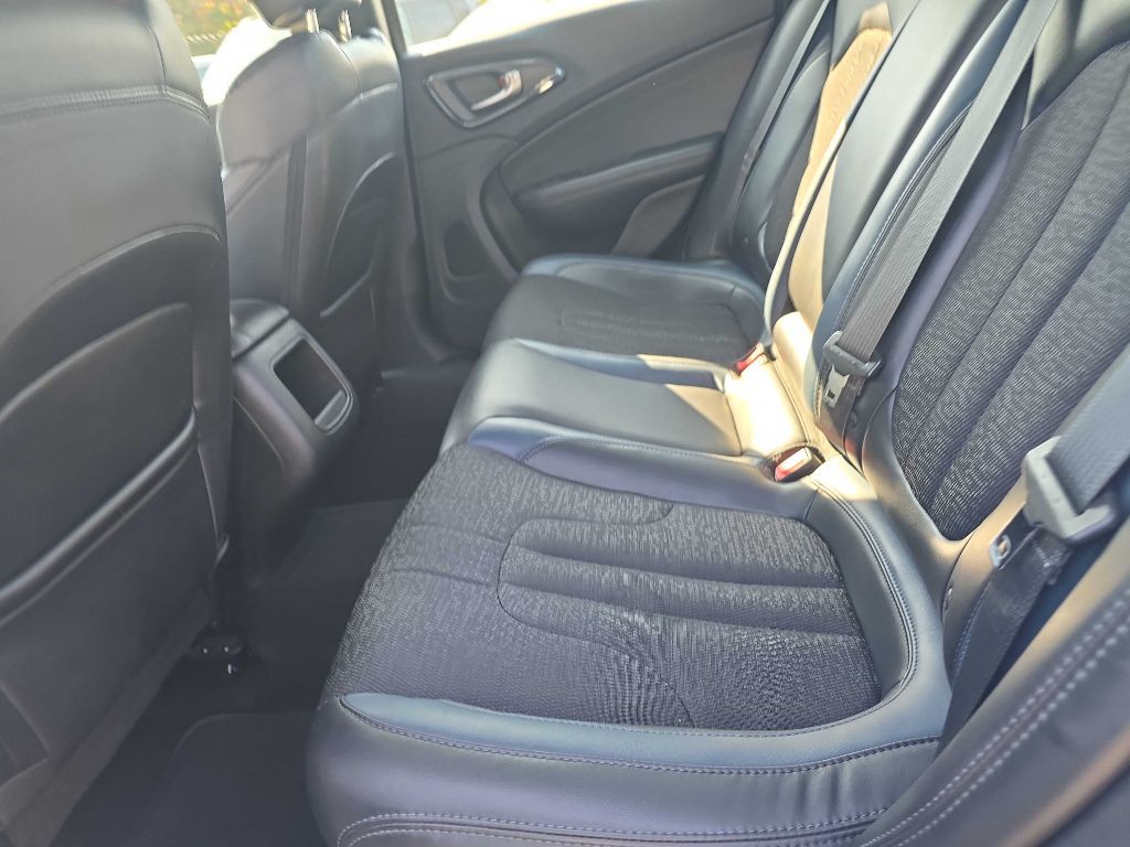2015 Chrysler 200 Image 13