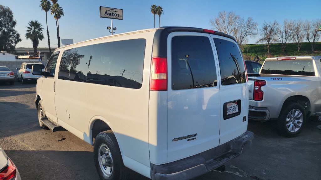 2014 Chevrolet Express Image 3
