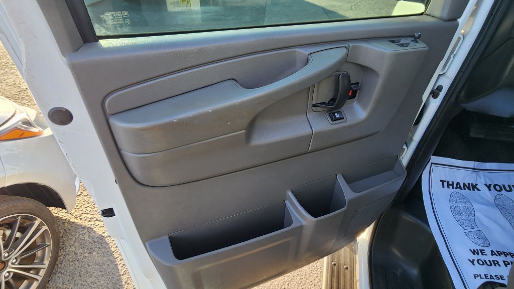 2014 Chevrolet Express Image 11