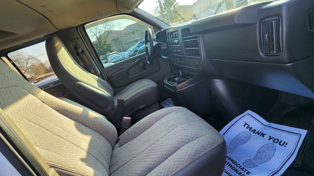 2014 Chevrolet Express Image 16