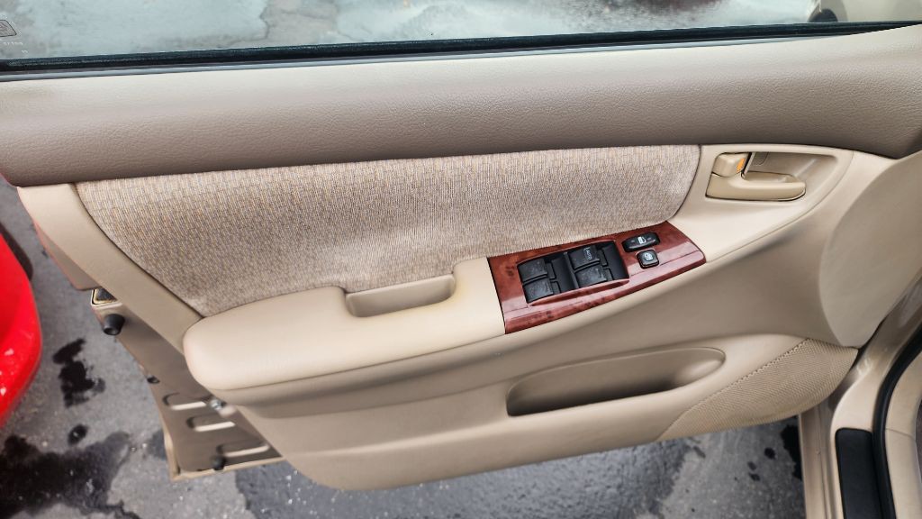 2004 Toyota Corolla Image 12