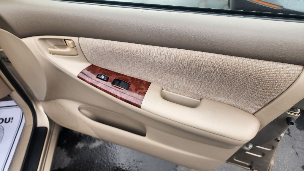 2004 Toyota Corolla Image 15