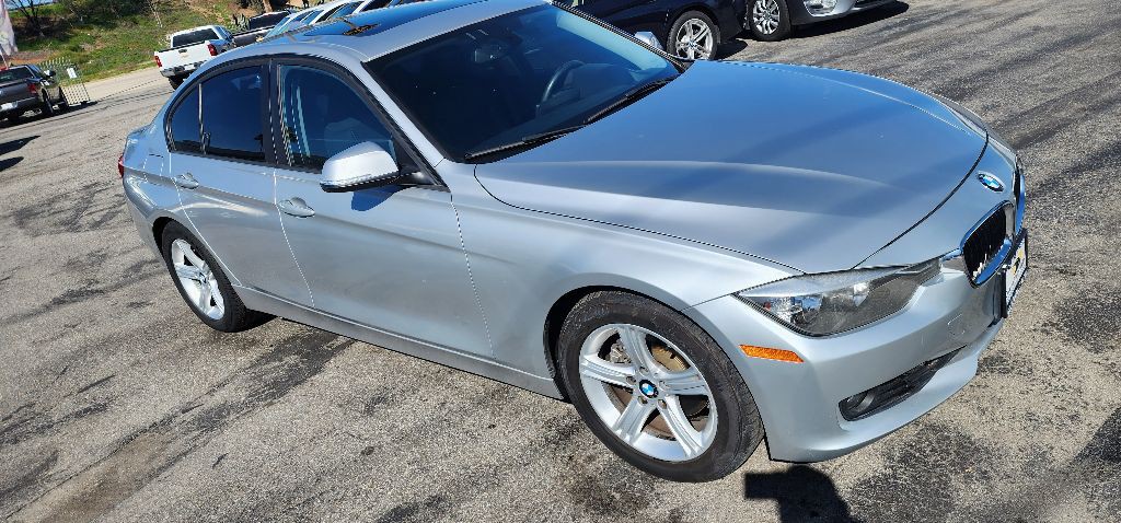 2013 BMW 3 Series Image 2