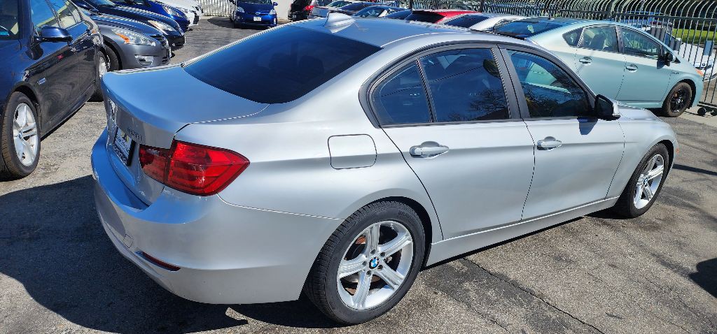 2013 BMW 3 Series Image 4