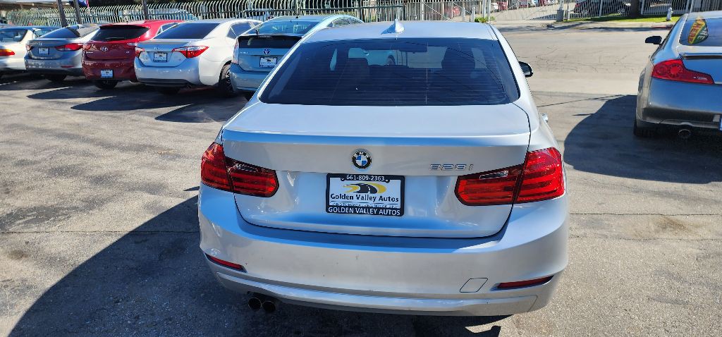 2013 BMW 3 Series Image 5