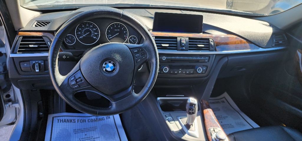 2013 BMW 3 Series Image 12