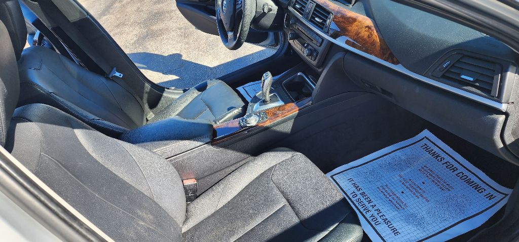 2013 BMW 3 Series Image 16