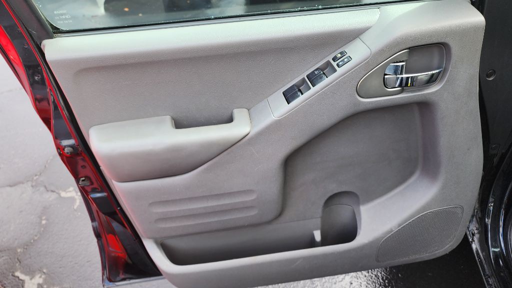 2016 Nissan Frontier Image 12