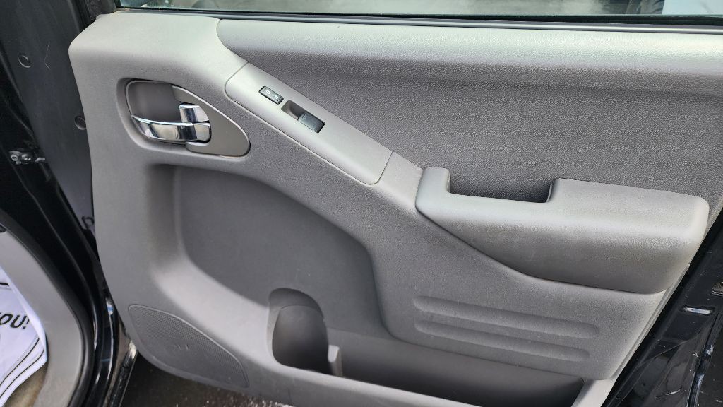 2016 Nissan Frontier Image 16