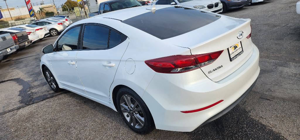 2018 Hyundai Elantra Image 3