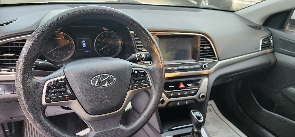 2018 Hyundai Elantra Image 11