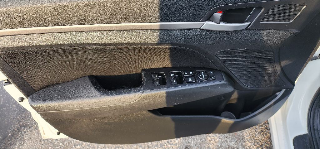 2018 Hyundai Elantra Image 12