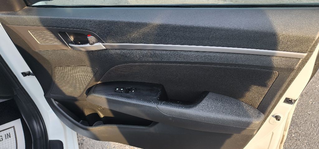 2018 Hyundai Elantra Image 16