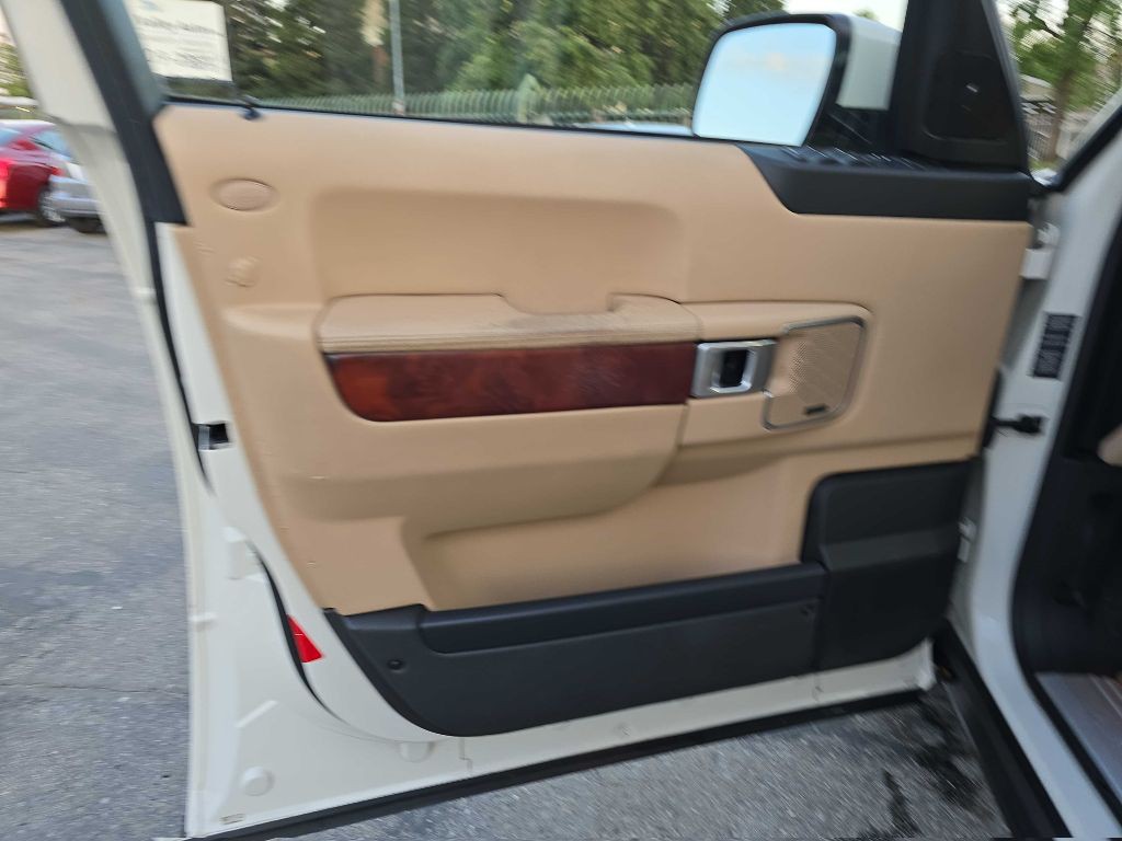 2010 Land Rover Range Rover Image 12