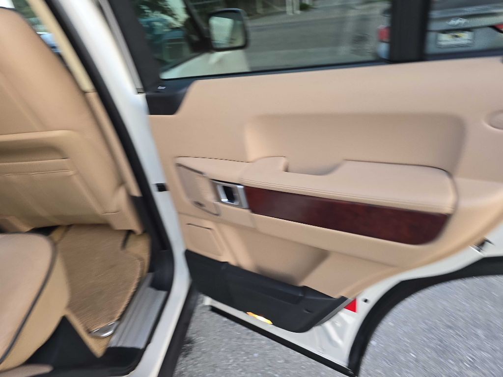 2010 Land Rover Range Rover Image 16