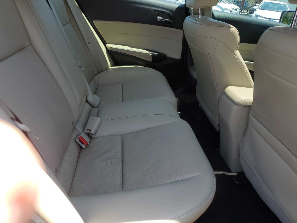2015 Acura ILX Image 22