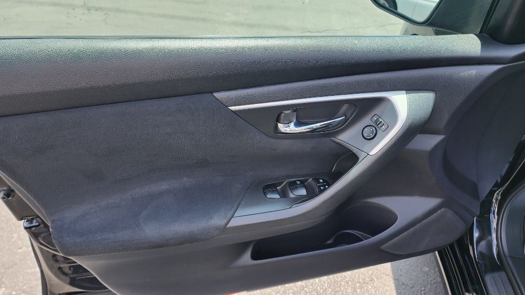2015 Nissan Altima Image 10