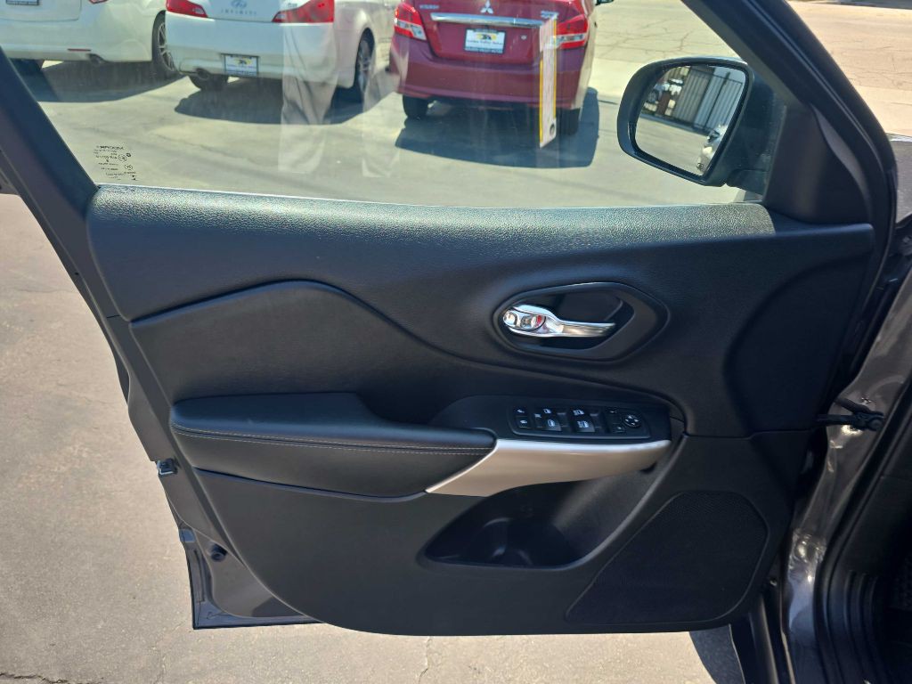2018 Jeep Cherokee Image 12