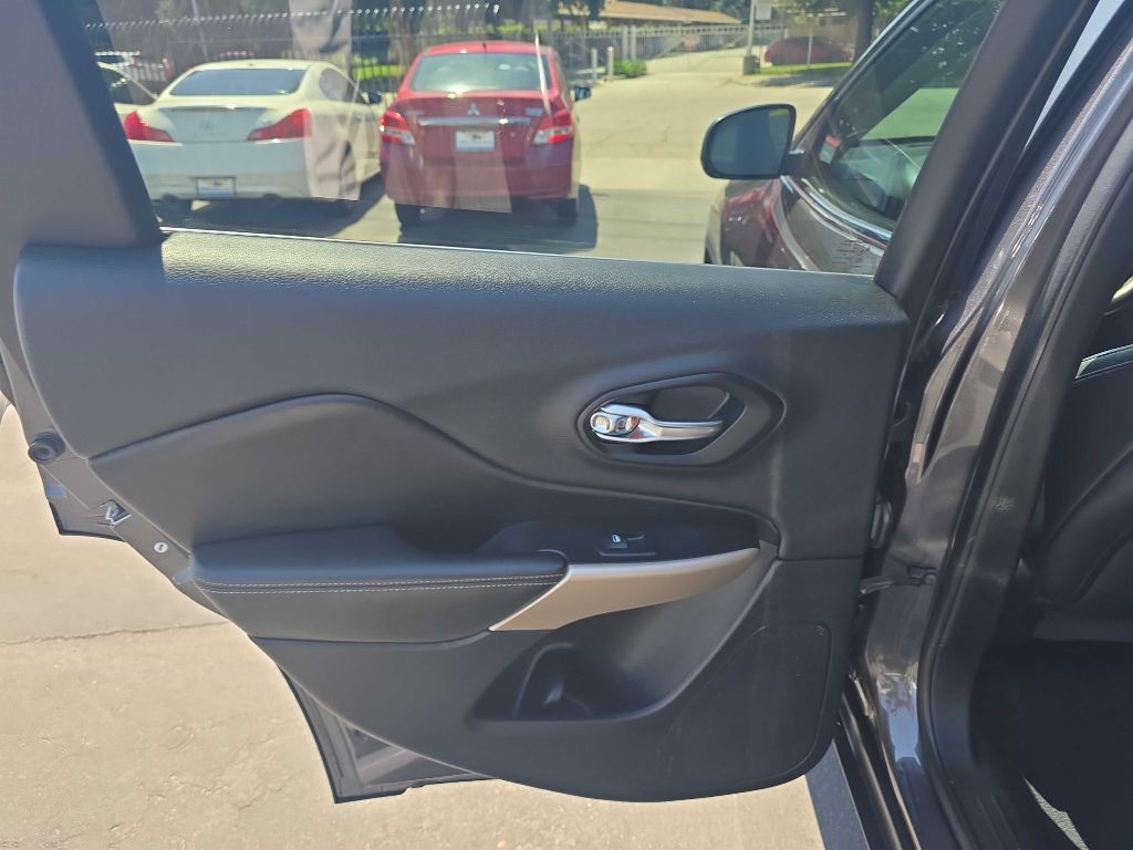 2018 Jeep Cherokee Image 14