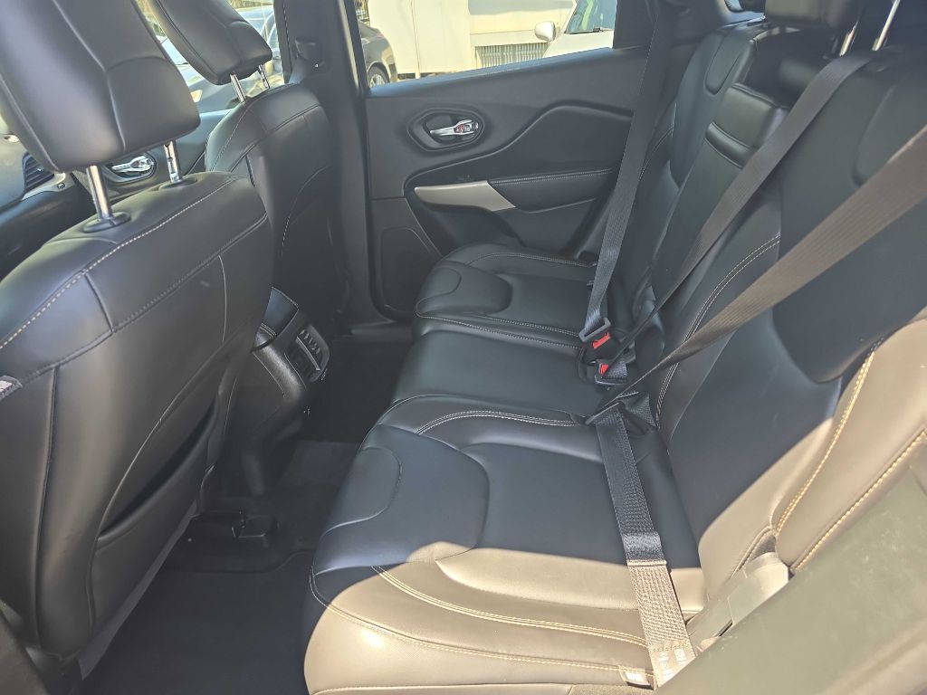 2018 Jeep Cherokee Image 16