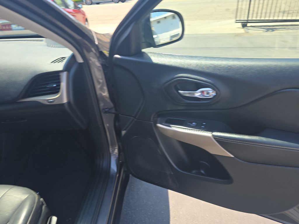 2018 Jeep Cherokee Image 19