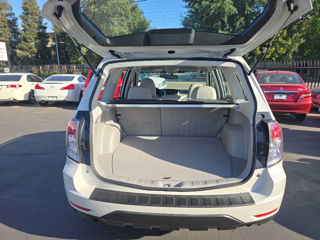 2010 Subaru Forester Image 17