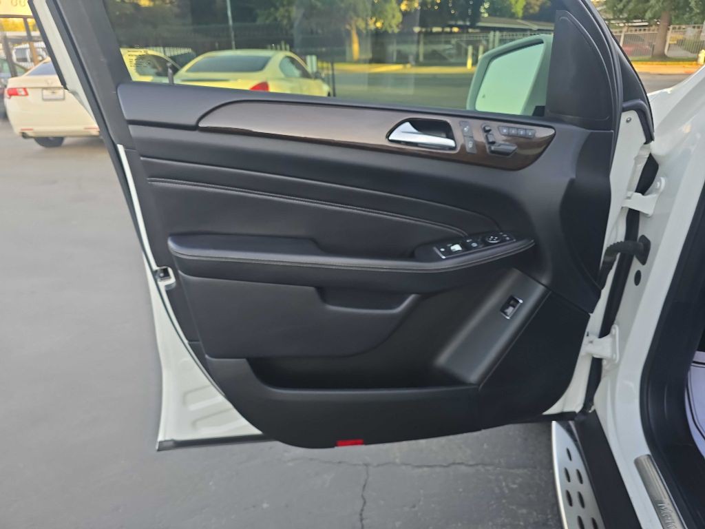 2015 Mercedes-Benz M-Class Image 9