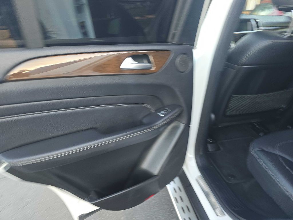 2015 Mercedes-Benz M-Class Image 10