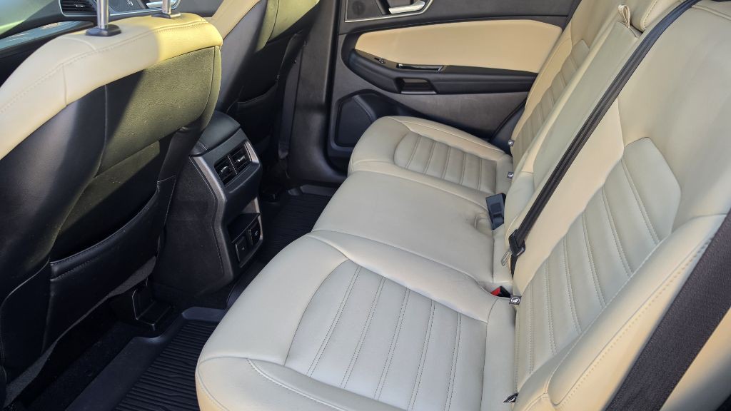 2019 Ford Edge Image 11
