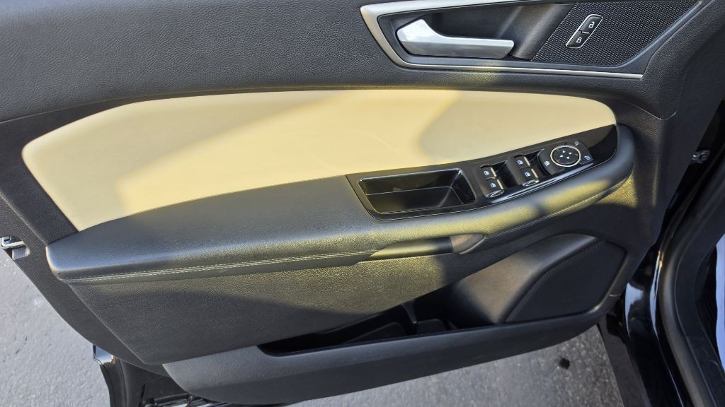 2019 Ford Edge Image 12