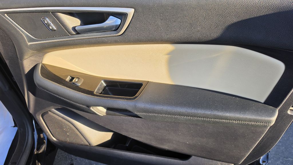 2019 Ford Edge Image 16