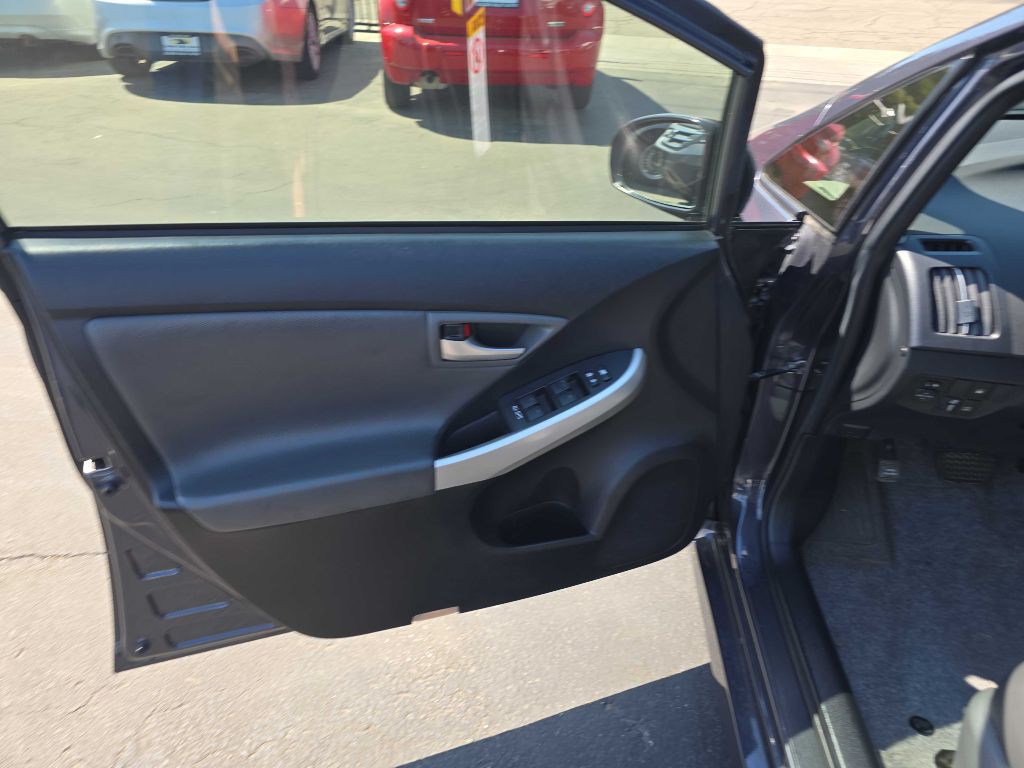 2014 Toyota Prius Image 9
