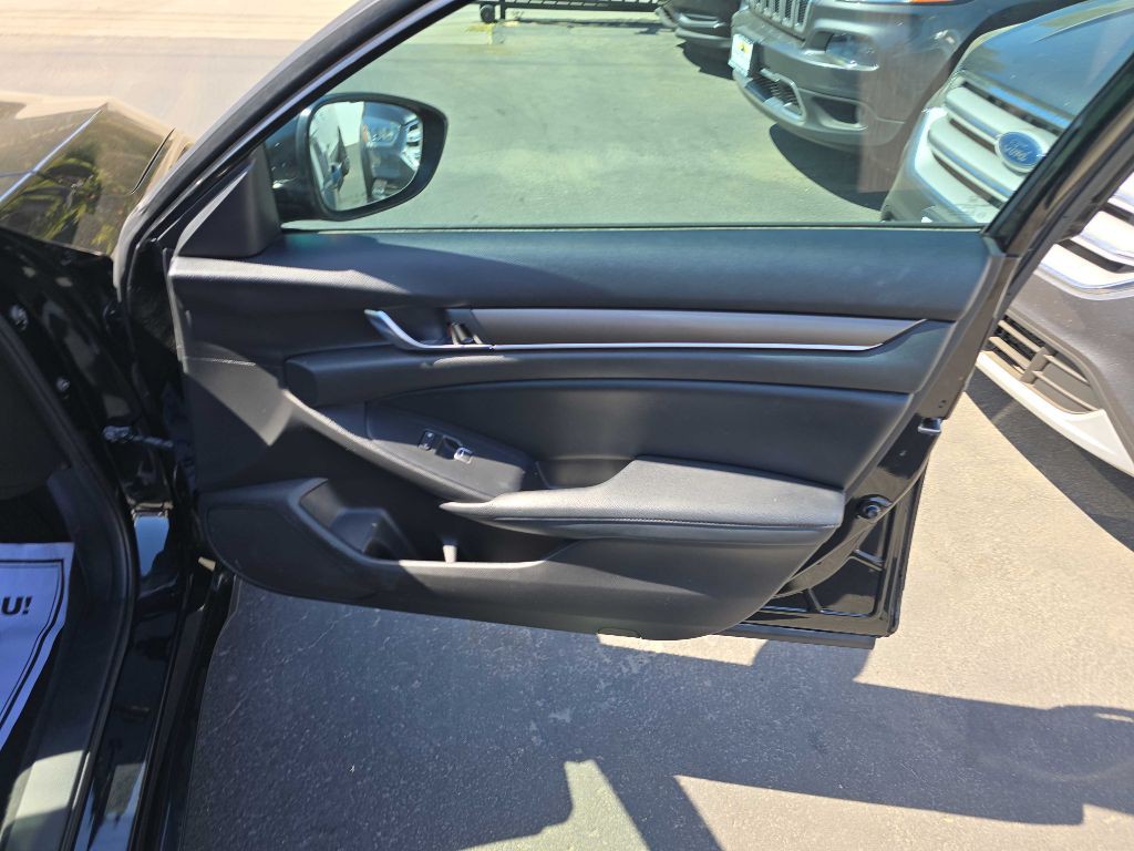 2018 Honda Accord Image 13