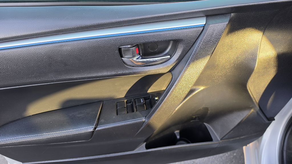 2015 Toyota Corolla Image 11