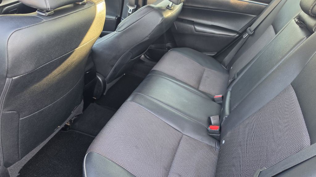 2015 Toyota Corolla Image 12