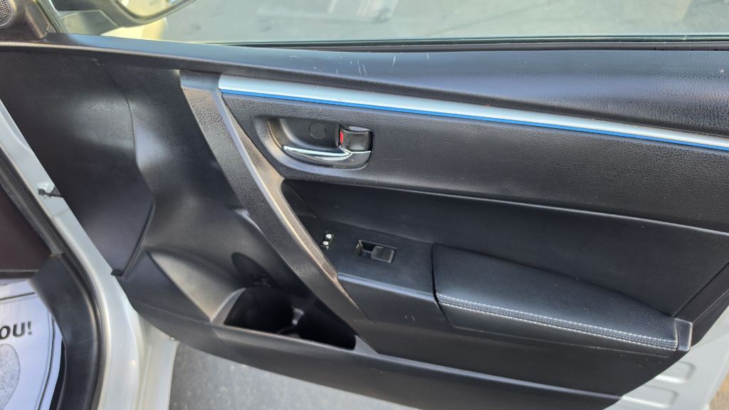 2015 Toyota Corolla Image 15