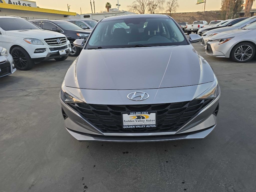2023 Hyundai Elantra Image 3