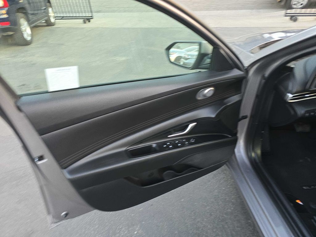 2023 Hyundai Elantra Image 11