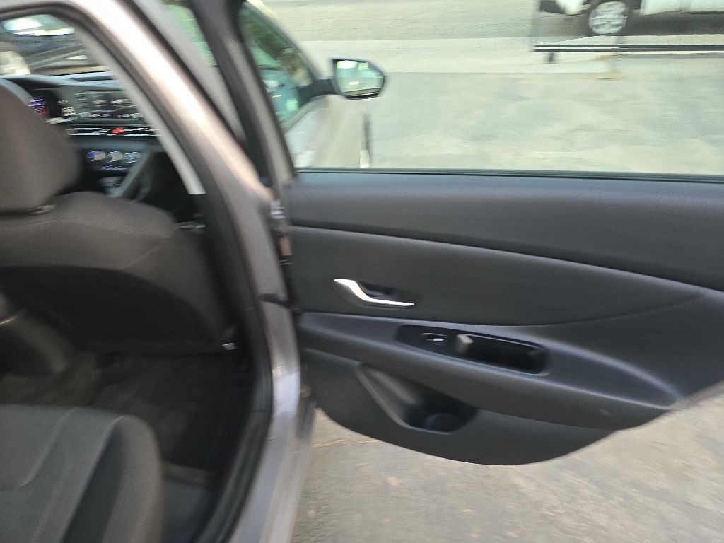 2023 Hyundai Elantra Image 12