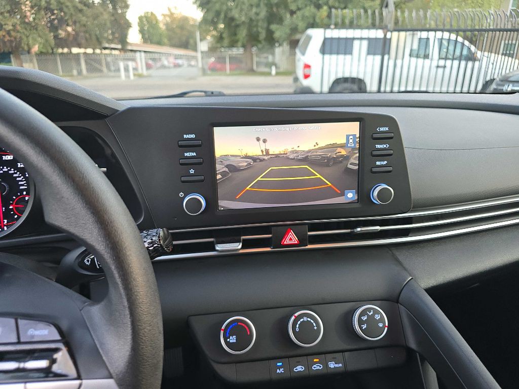 2023 Hyundai Elantra Image 13