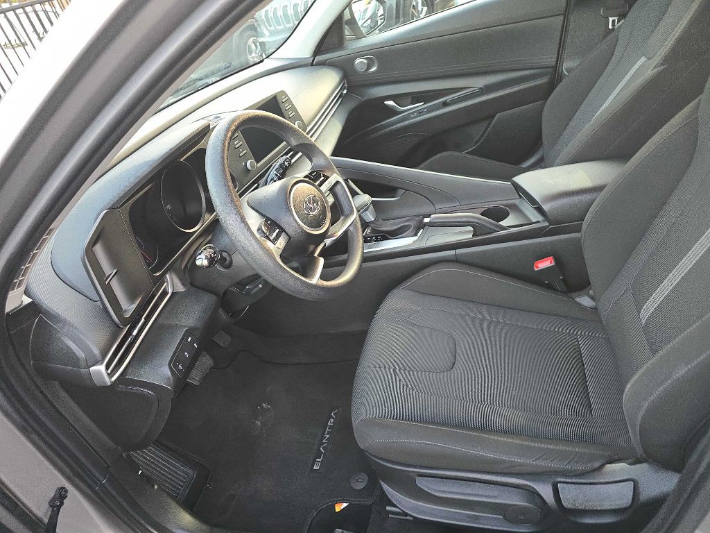 2023 Hyundai Elantra Image 15