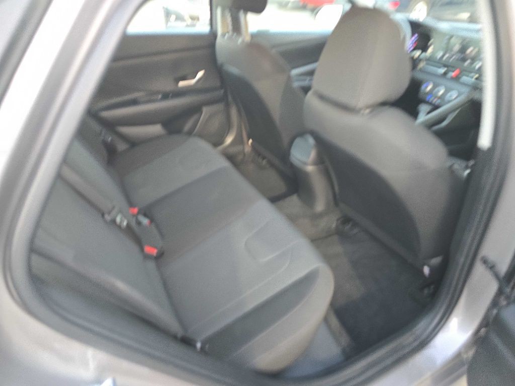 2023 Hyundai Elantra Image 18
